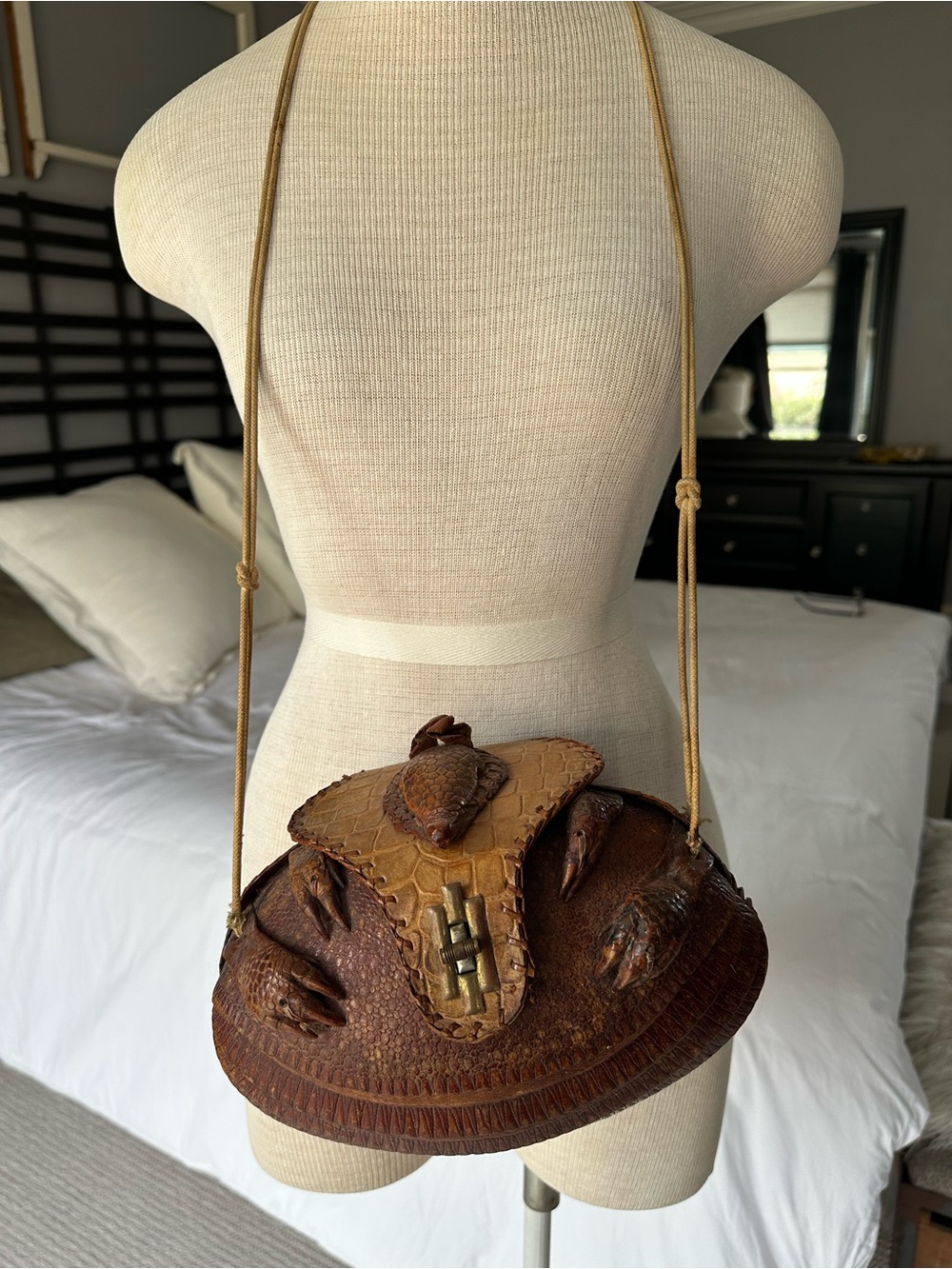 Vintage armadillo purse, purchased in 1968 - Picture 4 of 17